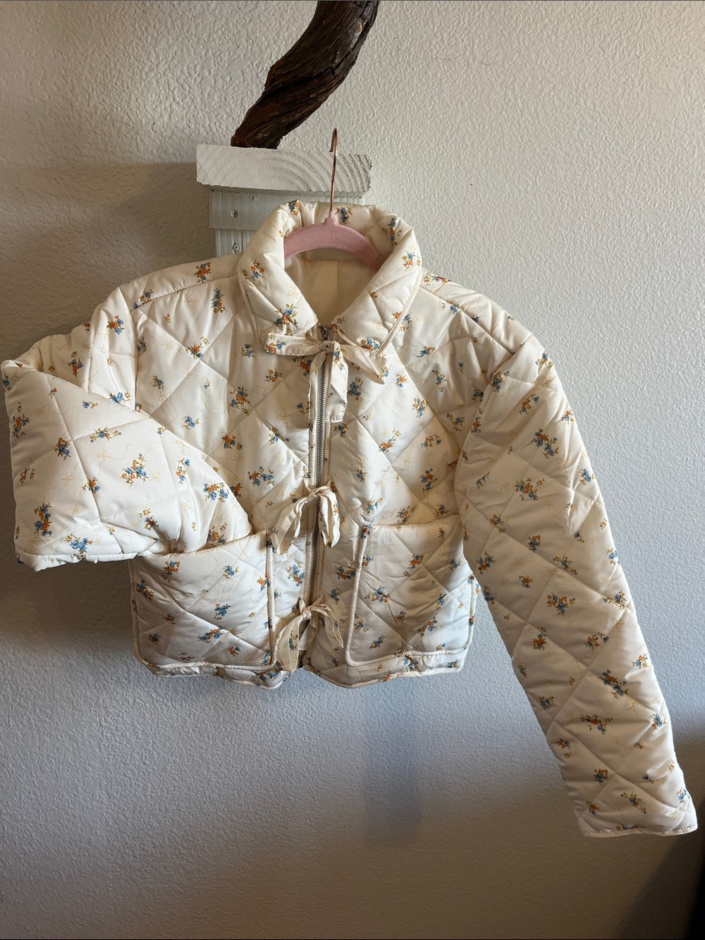 NWT No Boundaries Cream Quilted Floral Tie-Front puffer Jacket